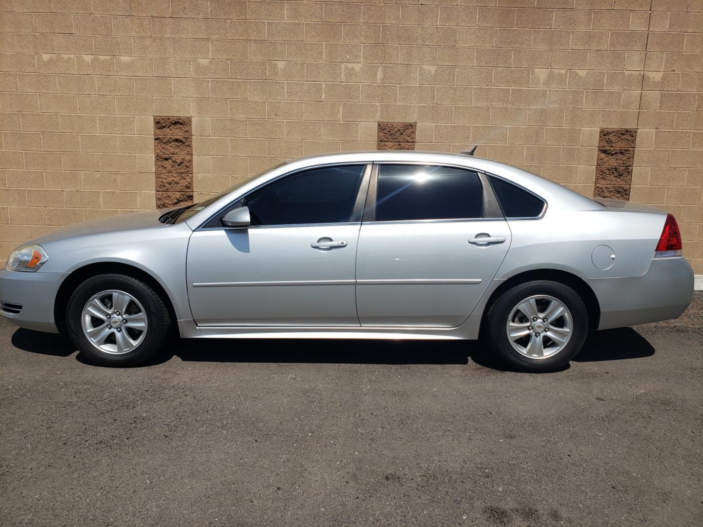 2013 silver /gray and black Chevrolet Impala LS (2G1WA5E32D1) with an 3.6L V6 DOHC 16V FFV engine, 6-Speed Automatic transmission, located at 323 E Dunlap Ave., Phoenix, AZ, 85020, (602) 331-9000, 33.567677, -112.069000 - 2013 Chevrolet Impala LS, EXCELLENT condition, A Real Must See!!.... No accidents, Power everything, Ice cold ac, Gray and Black interior with gary cloth seats in near perfect condition, power windows, power door locks, clean Arizona title, Runs and Drives Excellent. Very clean inside and out, Any q - Photo#6